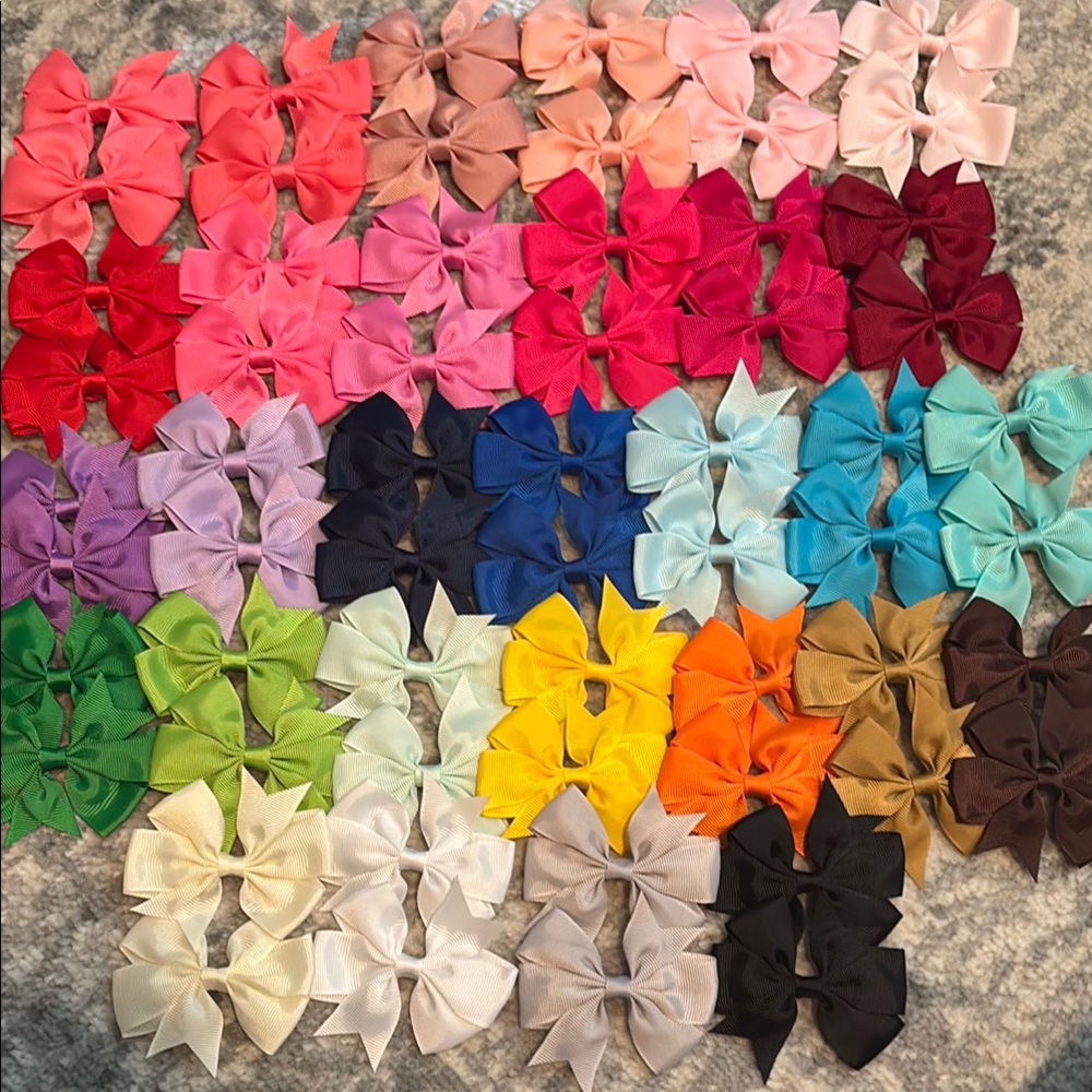 All 30 vibrant bows included!